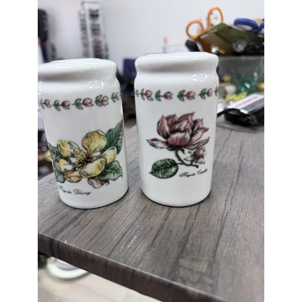 Vintage Tabletops Unlimited Magnolia Flowers Salt and Pepper Shakers 3.5